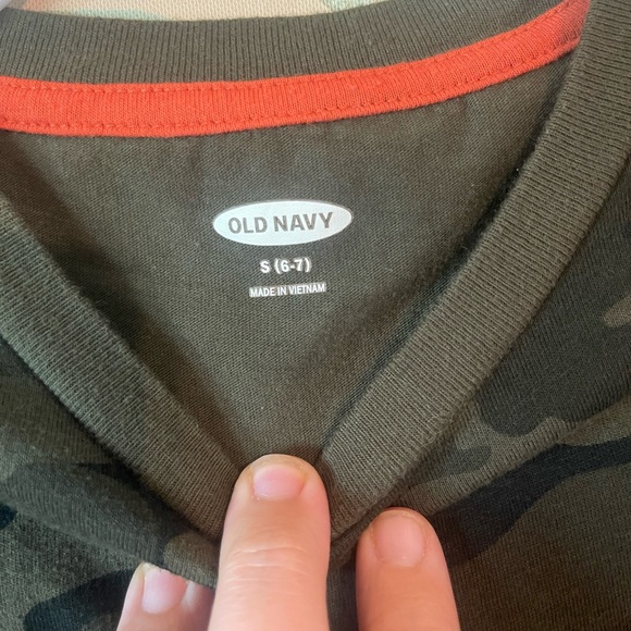 Boys old navy camo tee - Picture 2 of 3